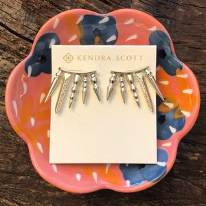 NWOT Kendra Scott Sawyer earrings